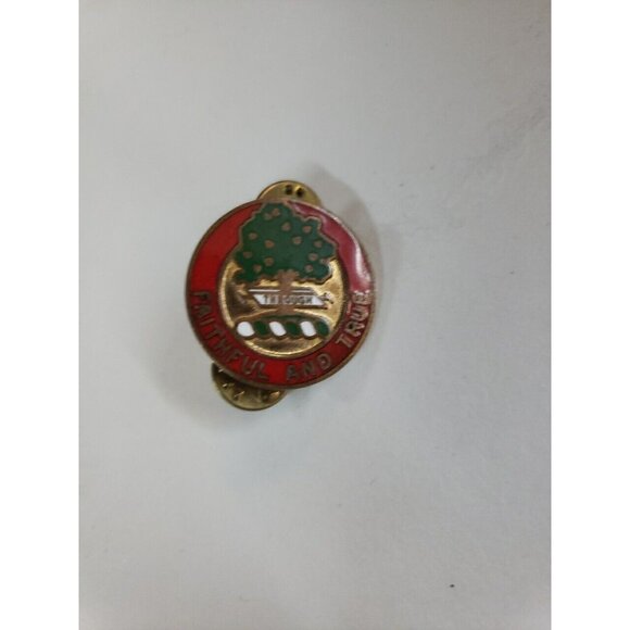 FAITHFUL AND TRUE Lapel Pin - US Army 5th Field Artillery Regiment Unit Crest - Picture 1 of 2